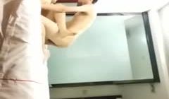 眼镜小哥约了个颜值不错苗条妹子 69互舔后入骑乘