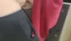 黑丝姐妹花夜晚勾搭路人带到办公室玩双飞