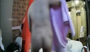 红色薄纱帐里的偷情男女