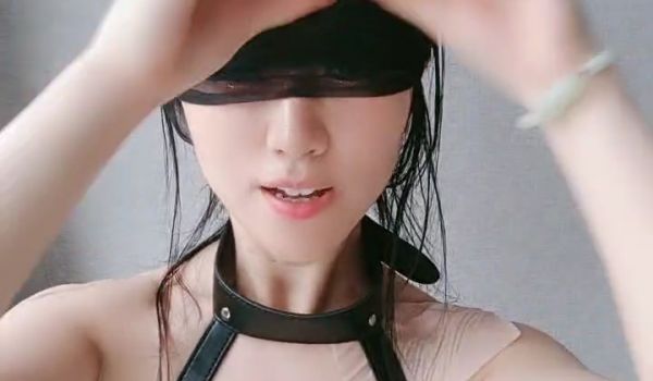 女帝的温柔，丝袜高跟女王精彩演绎，淫声荡语不断玩