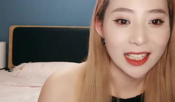疯狂推荐！【蜜桃cc】新下海女神长得不错,性感网