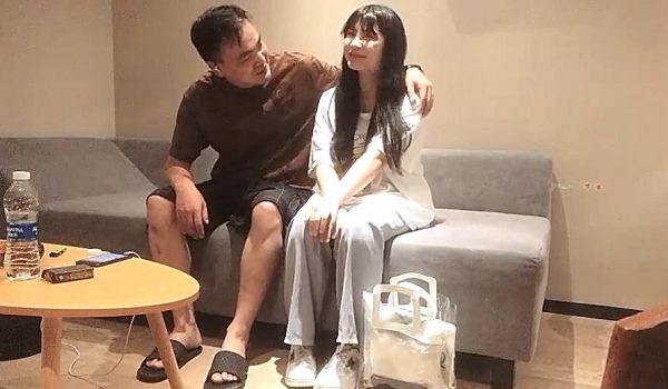 【探花新人小赵】，青涩乖巧小姐姐，JK制服搭黑丝