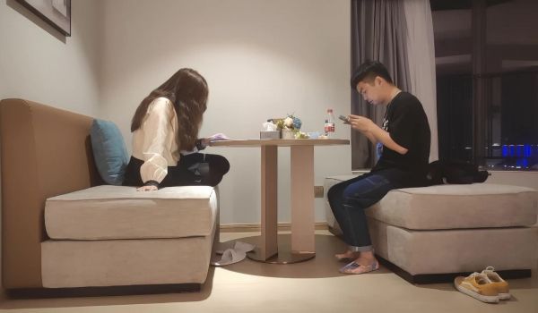 【人生无常大肠包小肠】，玩法升级，极品骚货，听话