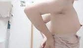 新人美少妇独自在家寂寞！厕所自慰扣穴！脱下牛仔裤