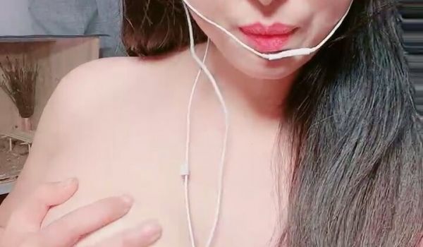 颜值眼镜御姐范美少妇和老公无套啪啪做爱，很插白虎