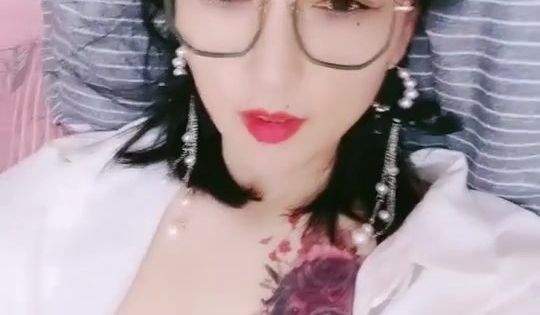 36岁的清风熬阿姨--魅惑浪妇：眼镜一上，秒变荡