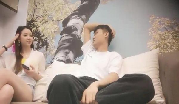 长相甜美少妇TP啪啪，69口交穿上黑丝无套按着大