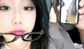 星星清纯萌妹子第二场厕所马桶上刮毛，浴室洗澡大黑