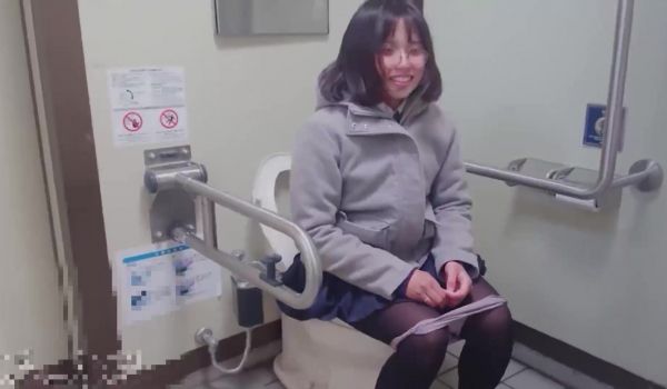 高校制服学妹和学长课间性福时光 卫生间无套爆操制