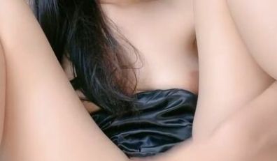 眼镜御姐美少妇情趣套装和男友啪啪,自己用手掰开迎