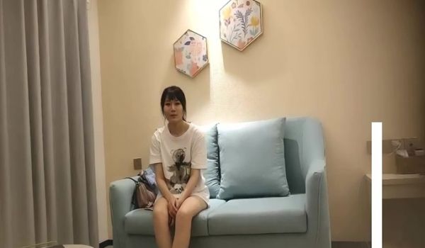 萌妹子互摸调情，抬腿侧入抽插后入上位骑乘猛操