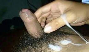 小姐姐玩得嗨啊,浴盆里灌肠,花洒插入菊花灌满水,