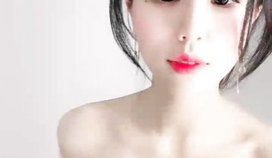 某艺校大二学生上演【寝室春情】在宿舍里当着舍友的