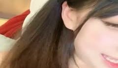 嗲声嗲气网红脸大眼美女,毛毛刮得干干凈凈,双指插