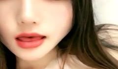 高颜值气质9分女,生活中的屌丝的女神,网上化身臊