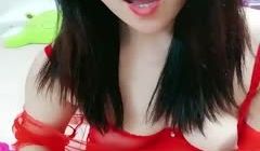 气质居家美少妇身着喜庆红色情趣内衣,充满良家的味