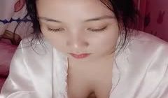 大学女寝的小母狗,大三学姐,上铺拉上床帘褕褕撩骚