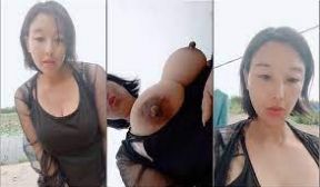 贵在真实系列,农村留守爆乳孕期村妇,马上要生产了