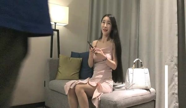 极品高颜值苗条妹子啪啪，舌吻摸奶调情口交上位骑乘