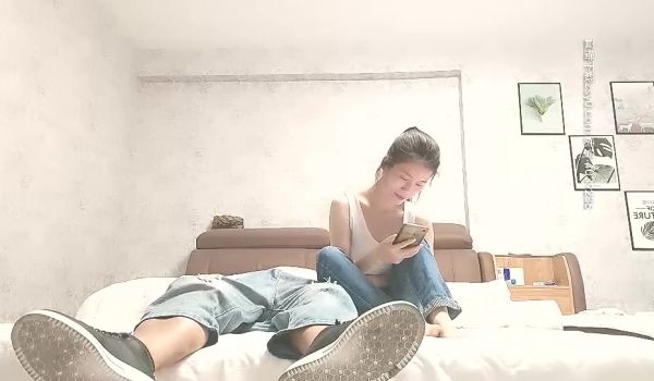 一本道探花身材不错的大奶人妻少妇非常乖巧，任大哥