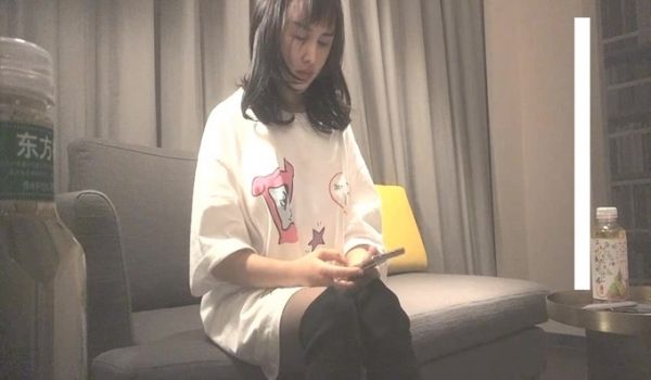 肉肉美乳一线天妹子啪啪，石头剪刀布脱衣开档丝袜侧
