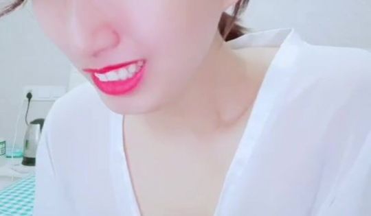 无毛良家深夜勾搭大哥激情啪啪，全程露脸大哥好急啊