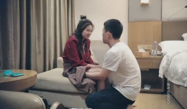 凌晨场再约极品大胸外围小姐姐，乳浪翻滚饥渴异常，
