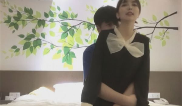 红内裤战神约操清纯外围小姐姐，温柔白皙美乳翘臀，