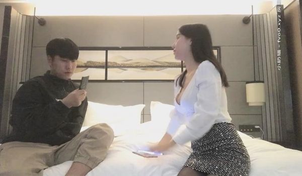 高端外围小姐姐，女神温柔美貌又乖巧，小宝猛操干得