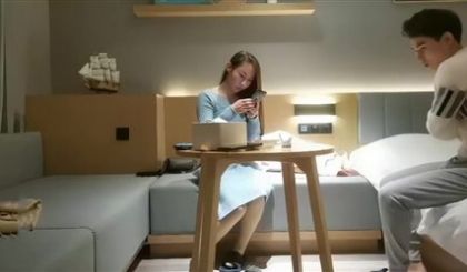 外套长裙苗条妹子啪啪，口交舔弄上位骑坐后入大力抽
