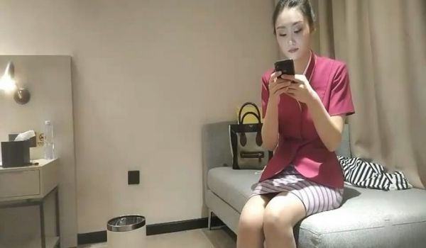 高铁上班私下偷偷兼职的性感美女,身材匀称,颜值高