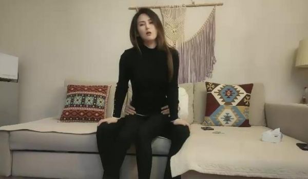 西装性感黑衣妹子啪啪，口交舔弄脱掉内裤掰穴上位快