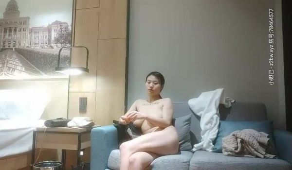黑衣大奶少妇啪啪，揉搓奶子口交站立后入骑坐大力猛
