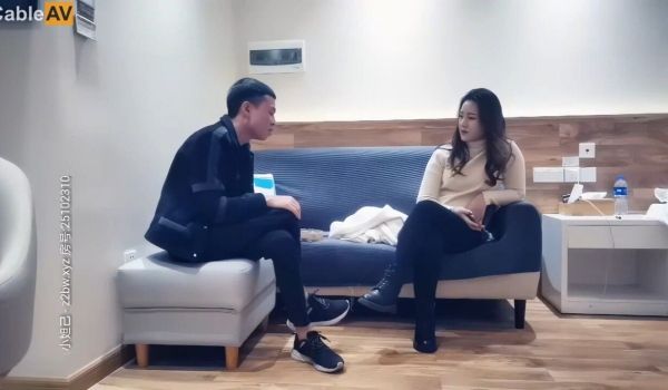 白色外套高颜值妹子，舔奶摸逼特写掰穴自摸骑坐大力