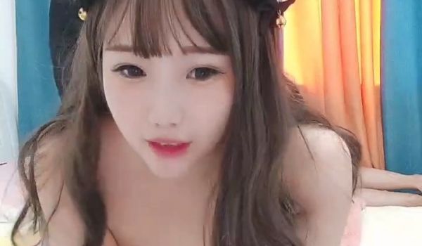 发情少女激情大秀，颜值不错被纹身小哥拽着胳膊后入