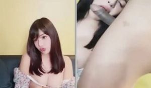 超美的网红脸，好纯的大奶子小姐姐，前后夹击她快要