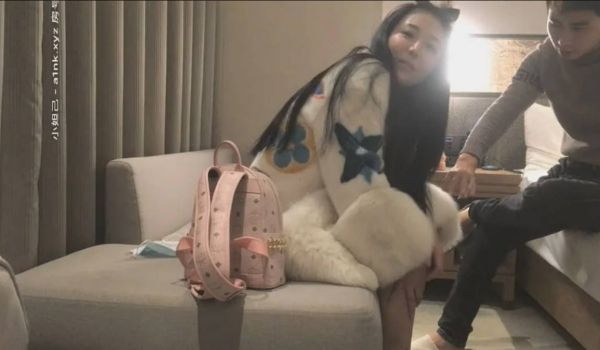 大型春晚探花小品节目我被偷拍四次你还想偷拍我？高