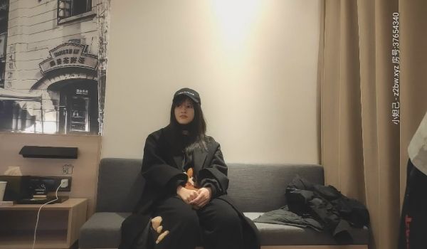 神似马思纯 一对美乳惹人爱 美艳胴体娇喘连连