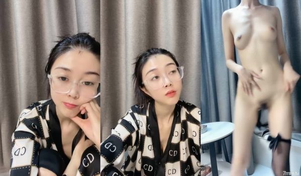 御姐范眼镜气质美女！苗条身材脱衣舞！细腰扭动黑丝