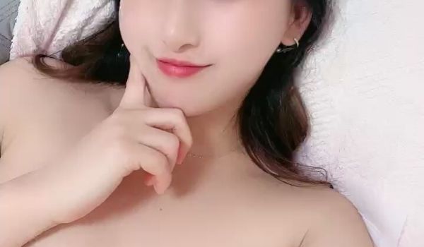 发骚小仙女全程露脸深夜撩骚狼友，淫声荡语互动听狼