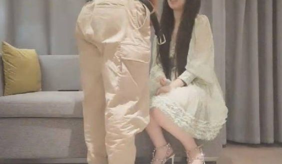 约操绿裙时尚美女 苗条身姿笔直美腿白色高跟 这迷