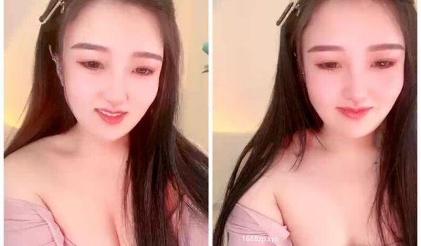 甜美大奶子新人美女~不一样的感觉，撩下衣服露奶子