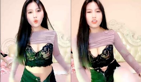 性感美女骚货！吊带黑白丝袜！讲故事被姐夫操，骚话