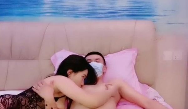 极品美腿性感尤物！颜值美女炮友操逼！洗完澡开操，