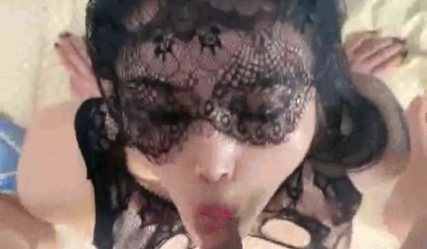 姐姐好骚丝袜高跟情趣诱惑，让小哥栓着狗链调教，深