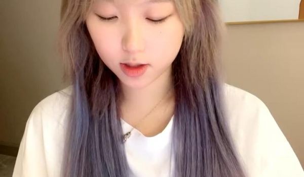甜美乖巧美少女！强烈要求小秀一波！脱下内裤自摸骚