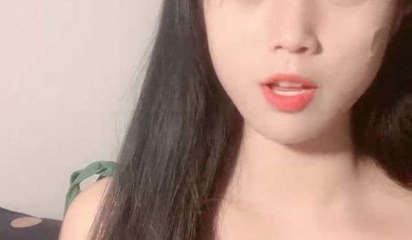 大学甜美学妹！近期下海性格活泼！收费房小秀一波，