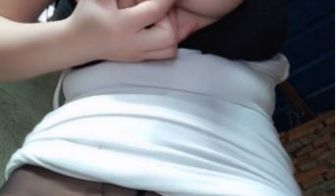爆乳女神『果如CC』最新高价定制 户外路过菜地 