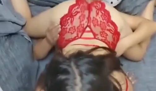 漂亮淫紧紧抱着单男操的爽叫不停 两人轮流换着操 
