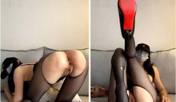 爆炸身材尤物模特！一对豪乳黑丝美腿！来大姨妈继续